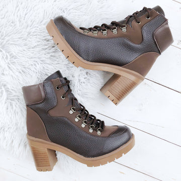 Bota Wild Agujeta Chocolate